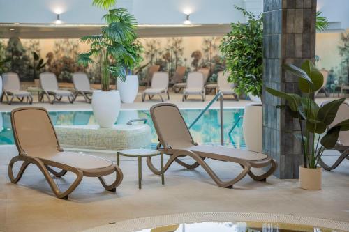 Hotel Atlantis Wellness & Conferenceの敷地内または近くにあるプール