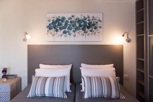 Katil atau katil-katil dalam bilik di Istros Villas - with Pools, BBQ & Heated Spa Whirlpools, By ThinkVilla