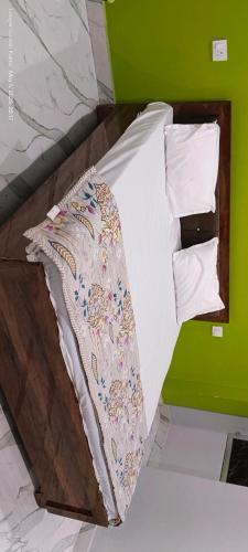 Postel nebo postele na pokoji v ubytování Siyawar Palace Ayodhya Ji