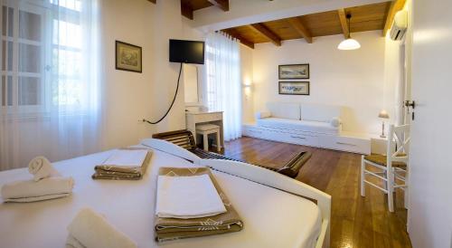 Postel nebo postele na pokoji v ubytování Ontas Traditional Hotel