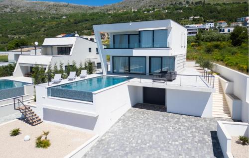 Villa White