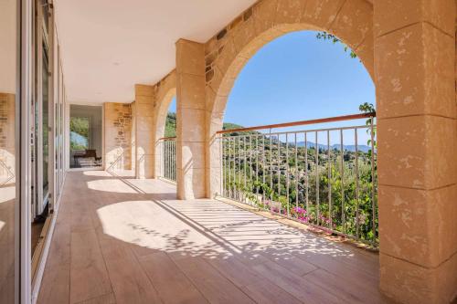 Balkoni atau teres di Le Mas d'Azur - Villa d'exception avec vue panoramique sur la Baie des Anges
