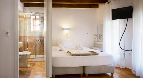 Säng eller sängar i ett rum på Ontas Traditional Hotel