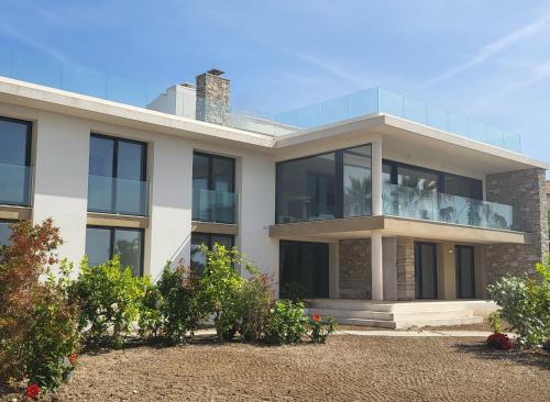 Photo de la galerie de l'établissement Villa Ile Verte in La Ciotat a contemporary gem facing the Mediterranean, à La Ciotat