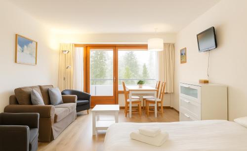 Posezení v ubytování Rehwiesa Studio C04 by Arosa Stay