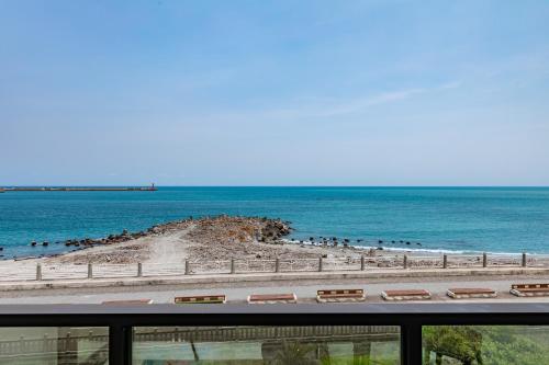 a view of the beach and the ocean from a building at Hualien Unique Smart Stay with Sea View in Hualien City