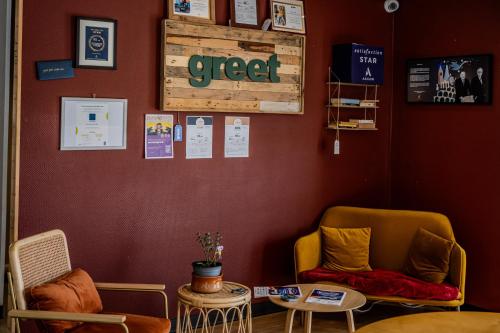 Ruang duduk di Greet Hôtel Castres Saix