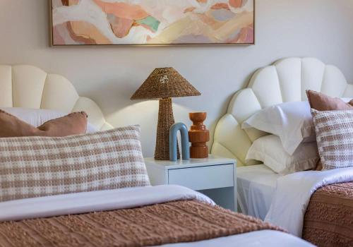 a bedroom with two beds and a lamp on a table at The Great Escape at Shell Cove in Dunmore
