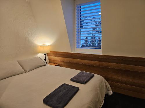 Una cama o camas en una habitación de Alpine View Apartments