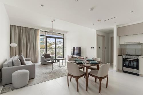 Luxury Stay at Marina Vista, Dubai Harbour