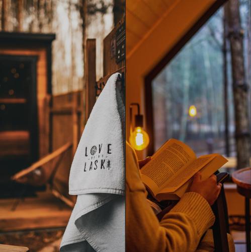 Un lugar para sentarse en Osada LoveLaski - balia jacuzzi, sauna i kominek - całoroczne domki premium