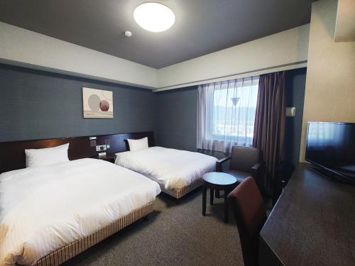 Postel nebo postele na pokoji v ubytování Hotel Route-Inn Komagane Inter