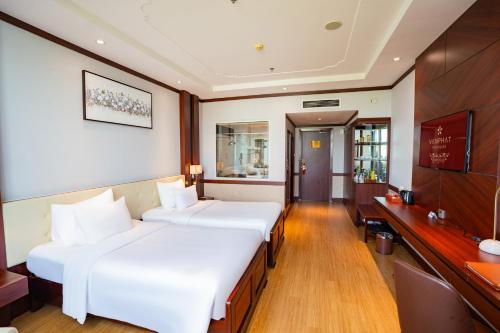 Ένα ή περισσότερα κρεβάτια σε δωμάτιο στο Van Phat Riverside Hotel
