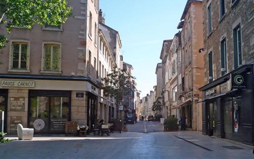 Afbeelding uit fotogalerij van L Adresse Carnot - HYPERCENTRE - GARE - PARKING - HISTORIQUE in Mâcon