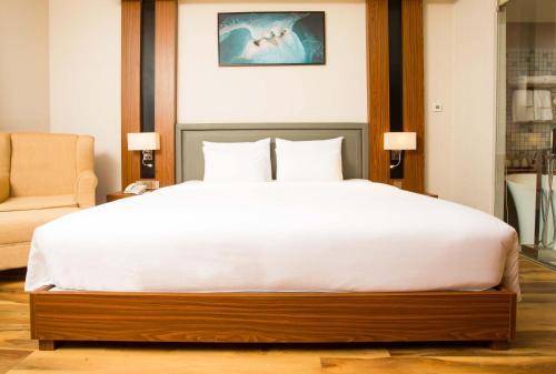 Ένα ή περισσότερα κρεβάτια σε δωμάτιο στο Van Phat Riverside Hotel