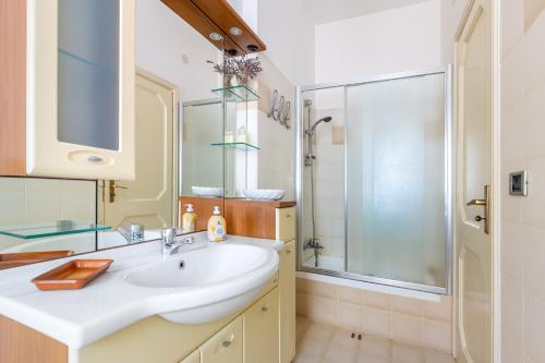 a bathroom with a sink and a shower at Hostdomus-Casa Marais in Finale Ligure
