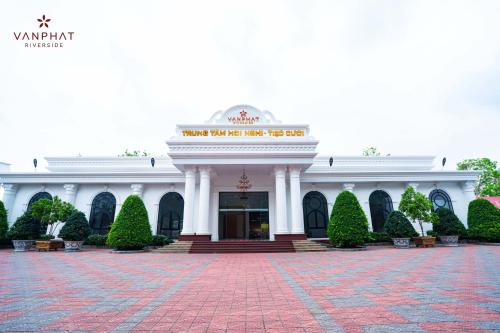 Η πρόσοψη ή η είσοδος του Van Phat Riverside Hotel
