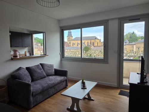 le cocon sarladais, appartement centre ville avec balcon et parking privé