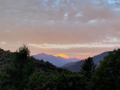 a view of the mountains at sunset at La Casa nel Bosco BeB in Bee