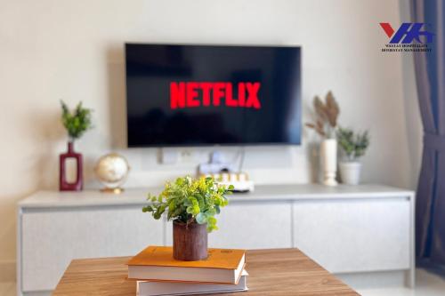 Televisyen dan/atau pusat hiburan di Luxurious 3BDR at KLIA, Arena with Netflix