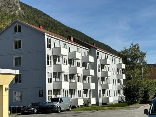 a large building with cars parked in front of it at Leilighet Rjukan sentrum in Rjukan