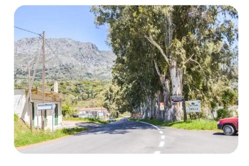 Afbeelding uit fotogalerij van Kamilos apartments in Monastirákion