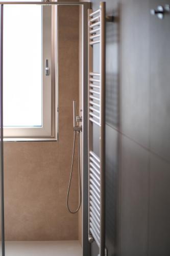 Ένα μπάνιο στο Prestige Main Apartment - Just 30 Seconds Walk to Bernina Express