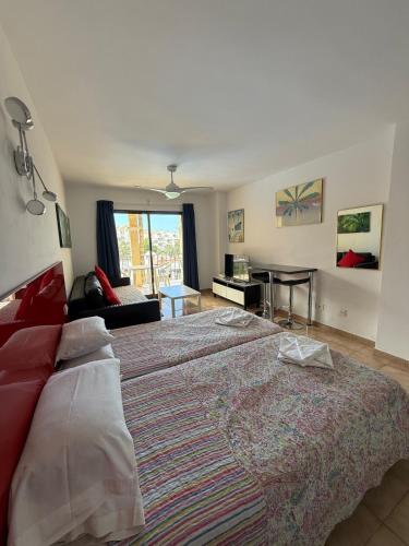 Modern Studio FREE WIFI Heated Pool
