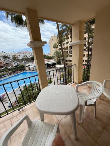 Modern Studio FREE WIFI Heated Pool