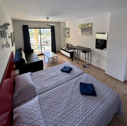 Modern Studio FREE WIFI Heated Pool