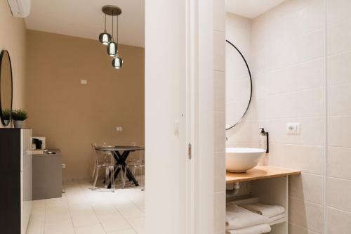 a bathroom with a sink and a mirror at Dieci by Comorooms in Como