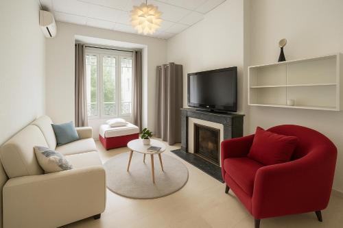 Beautiful spacious air conditioned apartment - center