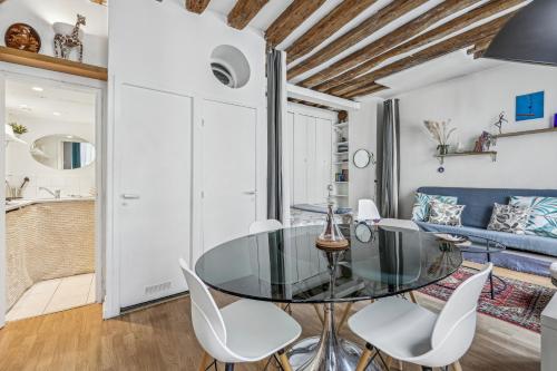 Joli studio grand et calme, Marais