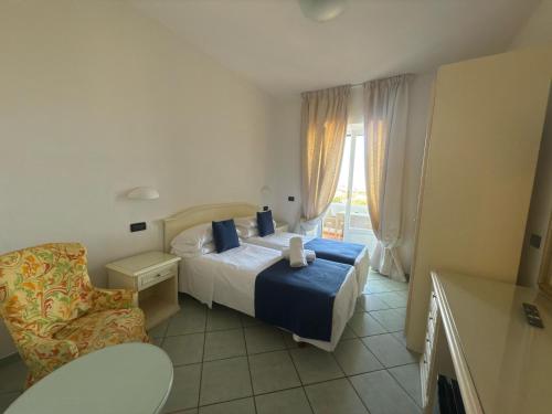 a hotel room with a bed and a chair at Hotel Albatros in Ischia