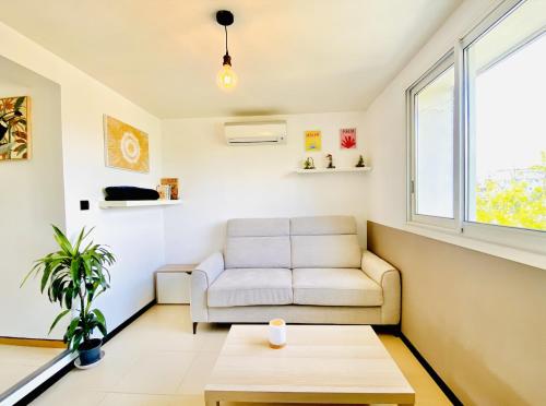 À 1 voie piétonne de la plage, du centre et du port pour 1 à 4 personnes