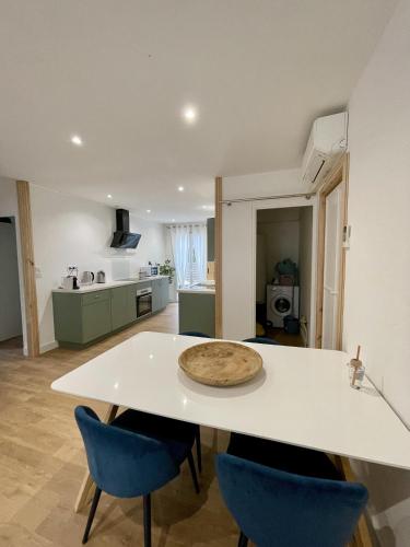 Agréable Maison ensoleillée avec piscine