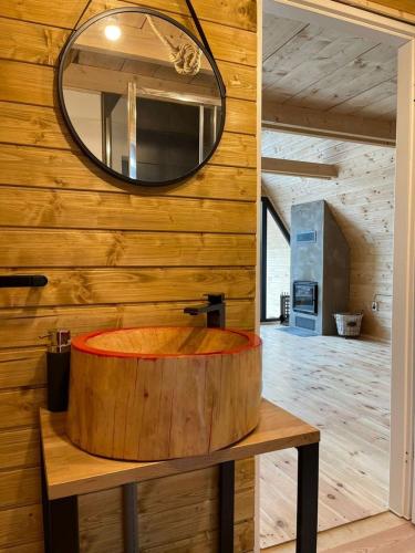 a round wooden tub sitting on a table in a room at Casa Nordica - La noi la munte in Mătişeşti