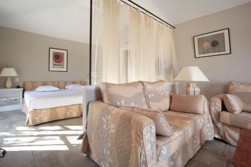 Ruang duduk di Hôtel & Restaurant Alain Llorca