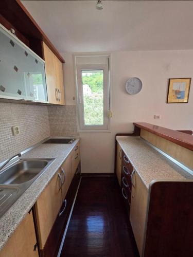 Dapur atau dapur kecil di Kamenovo beach