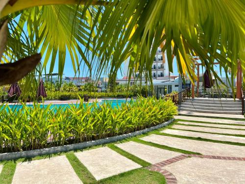 Bazén v ubytování Đất Quảng Villa nebo v jeho okolí