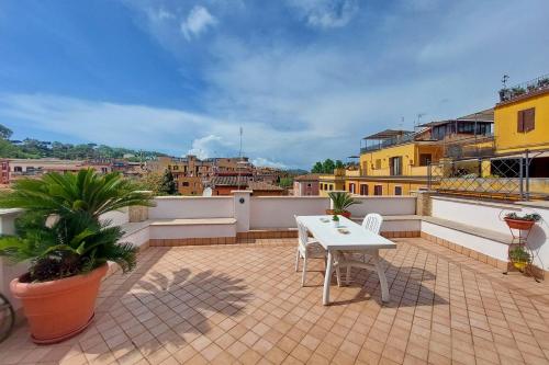 Magic Trastevere suite on roof terrace