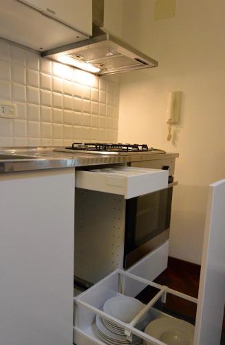 a kitchen with a stove top oven in a kitchen at Appartamento dei Sassetti in Savona