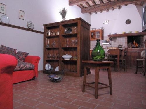 Posedenie v ubytovaní Graceful Holiday Home in Acqualagna with Swimming Pool