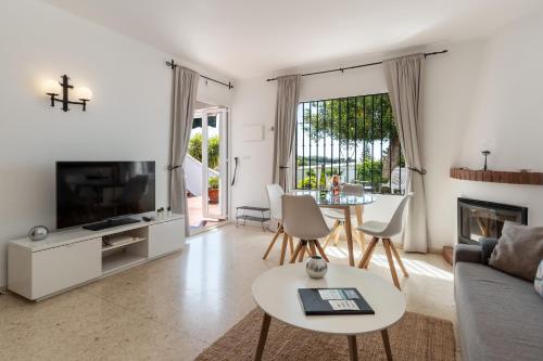 Tetuan 40 Oasis Properties