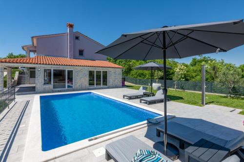 Villa Kalac, a charming holiday pool oasis near the sea