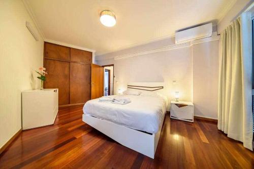 Alex Apartment by Mth