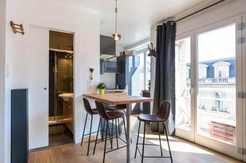 Photo de la galerie de l'établissement Apartment for 4 in the Old Town + parking, à Lille