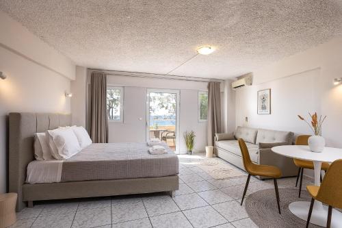 Neachora Beachfront Suites