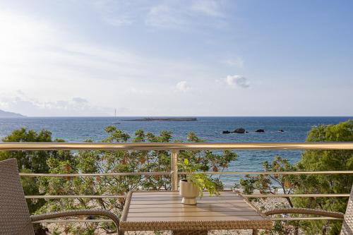 Neachora Beachfront Suites