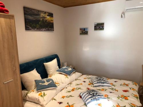 Voodi või voodid majutusasutuse LONGER LIFE Stone House toas